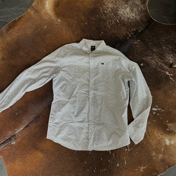 Men’s RVCA long sleeve printed button down! Awesome condition! - Picture 4 of 4
